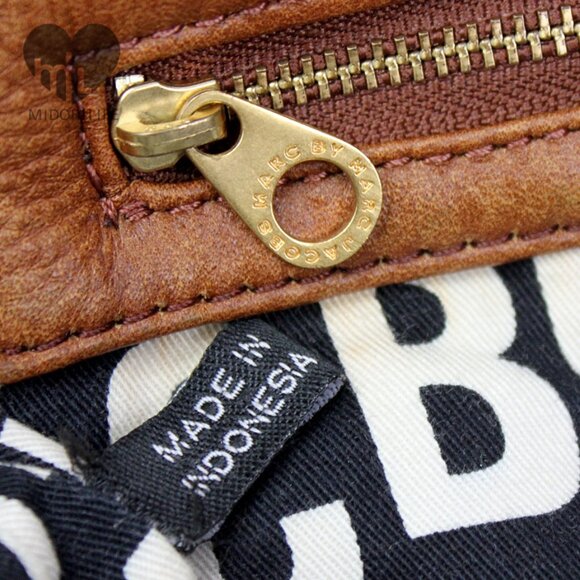 MARC BY MARC JACOBS Classic Q Hillier Hobo - Picture 15 of 16